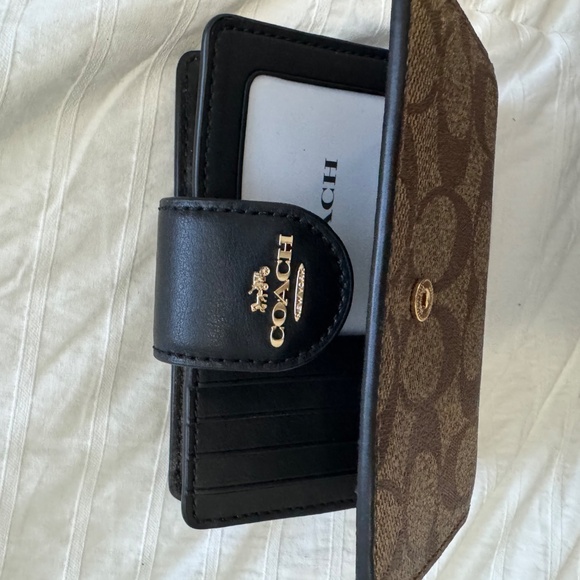 New Coach women’s Medium Corner Zip Wallet In Signature Canvas - Picture 5 of 5